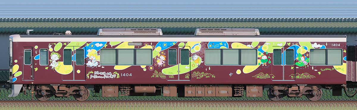 阪急1300系「カーボンニュートラル運行」ラッピングC#1404西側の側面写真