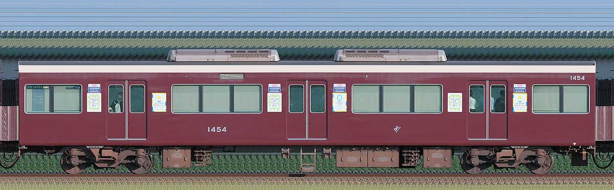 阪急1300系「カーボンニュートラル運行」ラッピングC#1454西側の側面写真