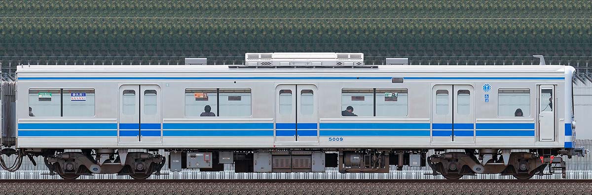伊豆箱根鉄道5000系クモハ5009海側の側面写真