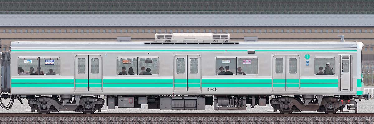 伊豆箱根鉄道5000系「ミント・スペクタクル・トレイン」クモハ5009海側の側面写真