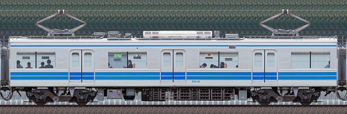 伊豆箱根鉄道5000系モハ5010海側の側面写真