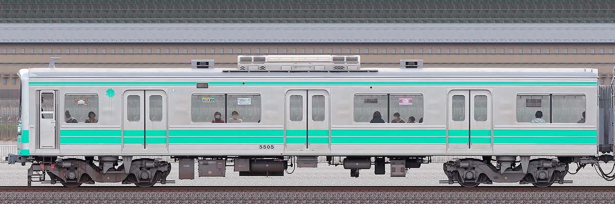 伊豆箱根鉄道5000系「ミント・スペクタクル・トレイン」クハ5505海側の側面写真