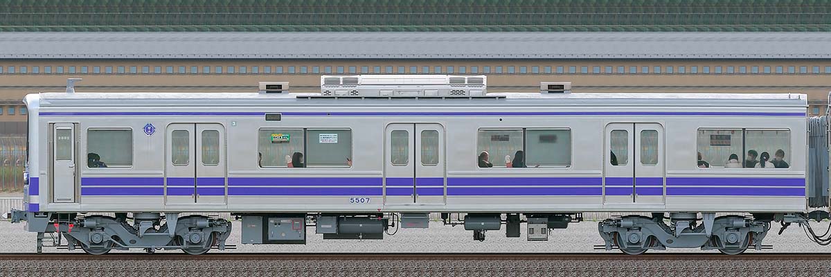 伊豆箱根鉄道5000系「リンドウ電車」クハ5507海側の側面写真