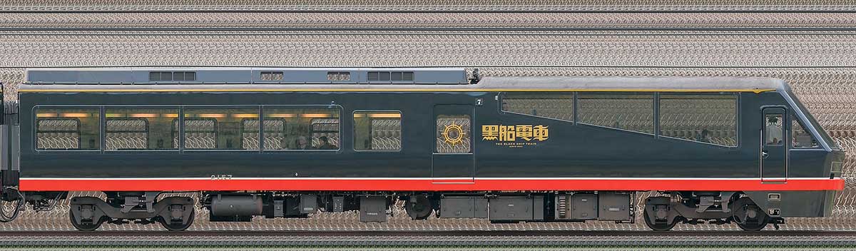 伊豆急行2100系「黒船電車」クハ2157海側の側面写真