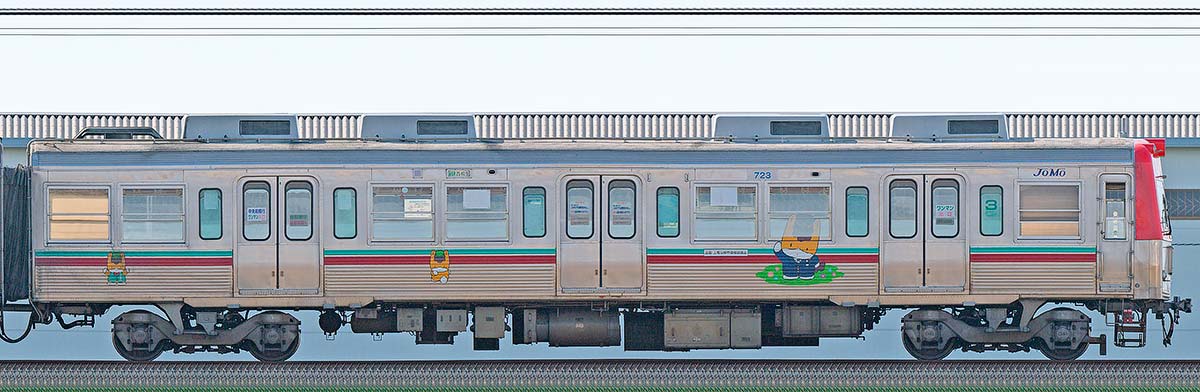 上毛電気鉄道700型クハ723ぐんまちゃん列車山側の側面写真