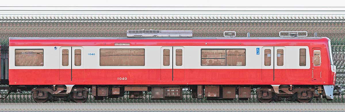 京急電鉄 新1000形（2次車）デハ1040（車体更新後）海側の側面写真