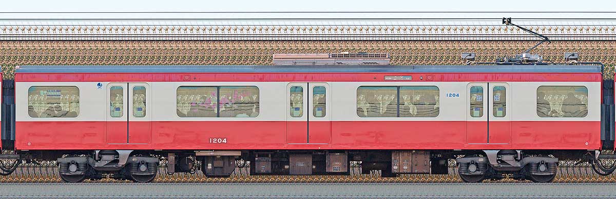 京急電鉄 新1000形（17次車）デハ1204「三浦海岸 河津桜」号海側の側面写真