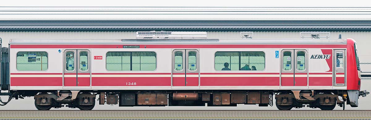 京急電鉄 新1000形（14次車）デハ1348海側の側面写真