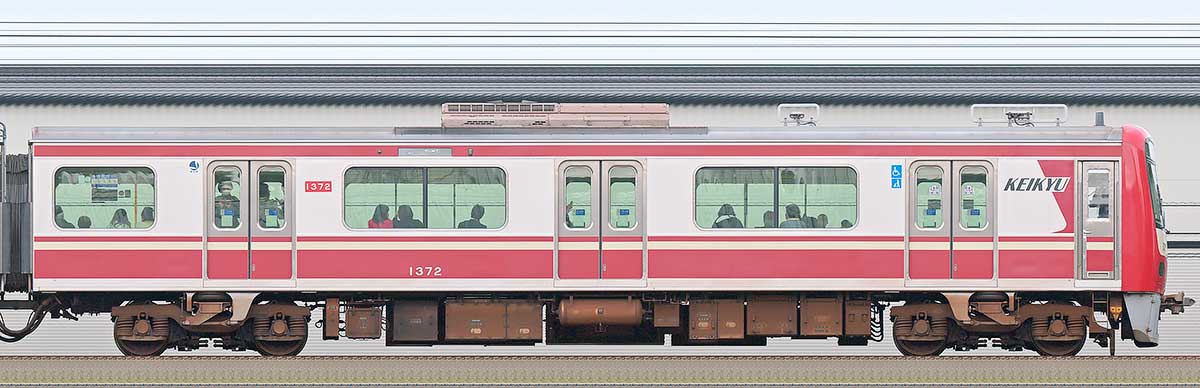 京急電鉄 新1000形（15次車）デハ1372（PMSM搭載車）海側の側面写真