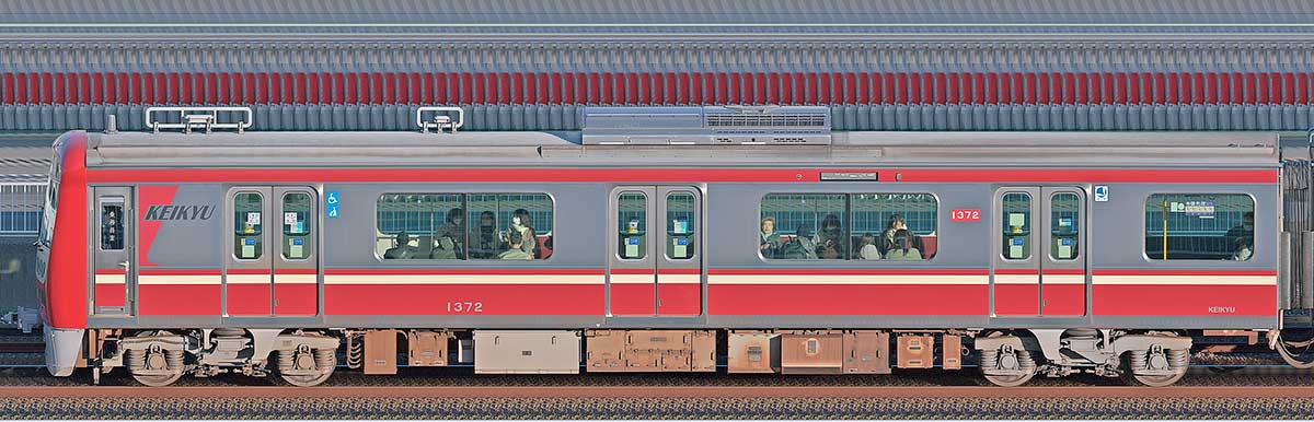 京急電鉄 新1000形（15次車）デハ1372（PMSM搭載車）山側の側面写真