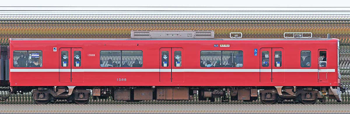 京急電鉄1500形デハ1588海側の側面写真