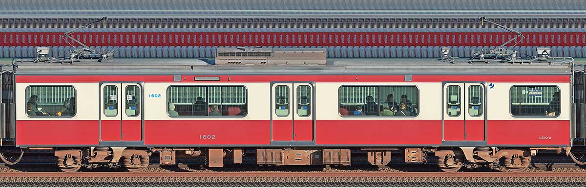 京急電鉄 新1000形（16次車）デハ1602山側の側面写真