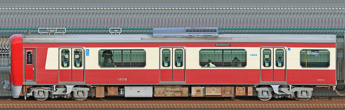 京急電鉄 新1000形（15次車）1800番台デハ1808山側の側面写真