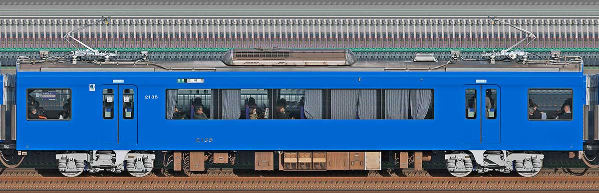 京急電鉄2100形（2次車）「KEIKYU BLUE SKY TRAIN」サハ2135山側の側面写真
