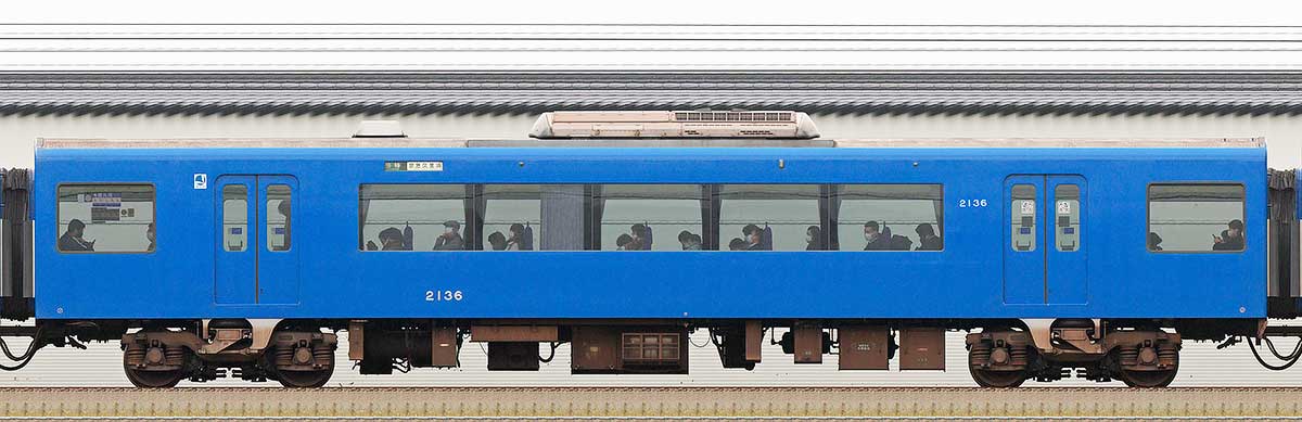 京急電鉄2100形（2次車）「KEIKYU BLUE SKY TRAIN」デハ2136海側の側面写真