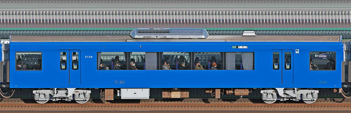 京急電鉄2100形（2次車）「KEIKYU BLUE SKY TRAIN」サハ2138山側の側面写真
