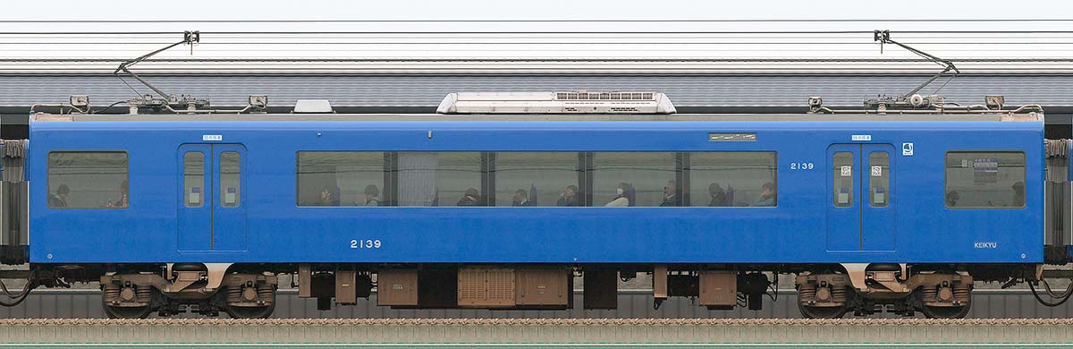 京急電鉄2100形（2次車）「KEIKYU BLUE SKY TRAIN」サハ2139（2025年）海側の側面写真