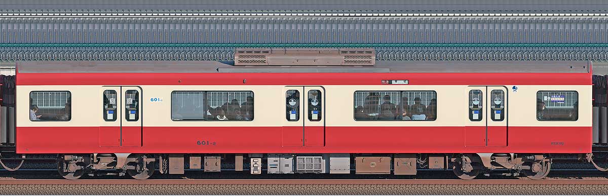 京急電鉄 600形デハ601-2（SIV更新後）山側の側面写真