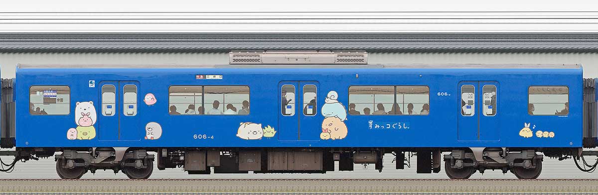 京急電鉄 600形サハ606-4「京急ブルースカイトレイン すみっコなかま号」海側の側面写真