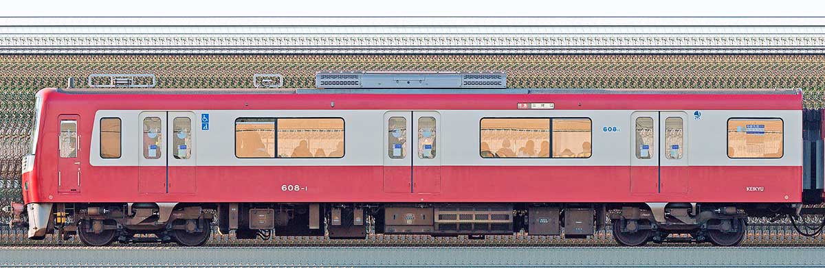 京急電鉄600形（4次車）デハ608-1海側の側面写真