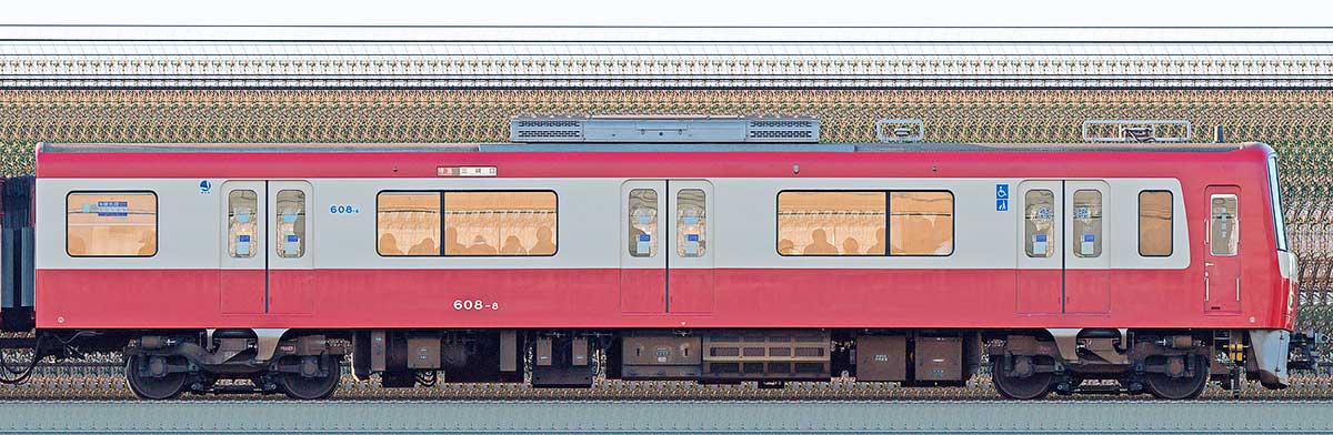 京急電鉄600形（4次車）デハ608-8海側の側面写真