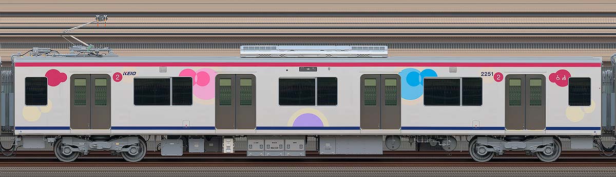 京王2000系デハ2251海側の側面写真