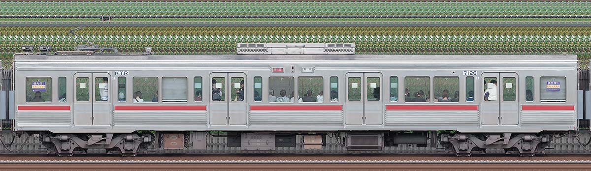 京王7000系(復刻塗装車両)デハ7128海側の側面写真