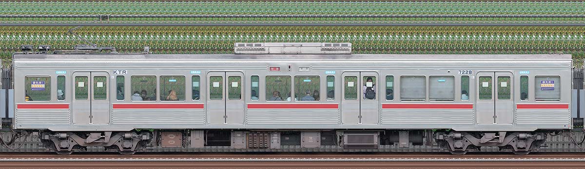 京王7000系（復刻塗装車両）デハ7228海側の側面写真