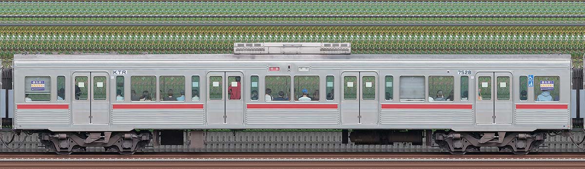 京王7000系(復刻塗装車両)サハ7528海側の側面写真