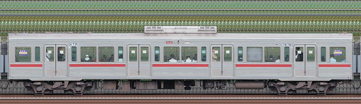 京王7000系(復刻塗装車両)サハ7678海側の側面写真