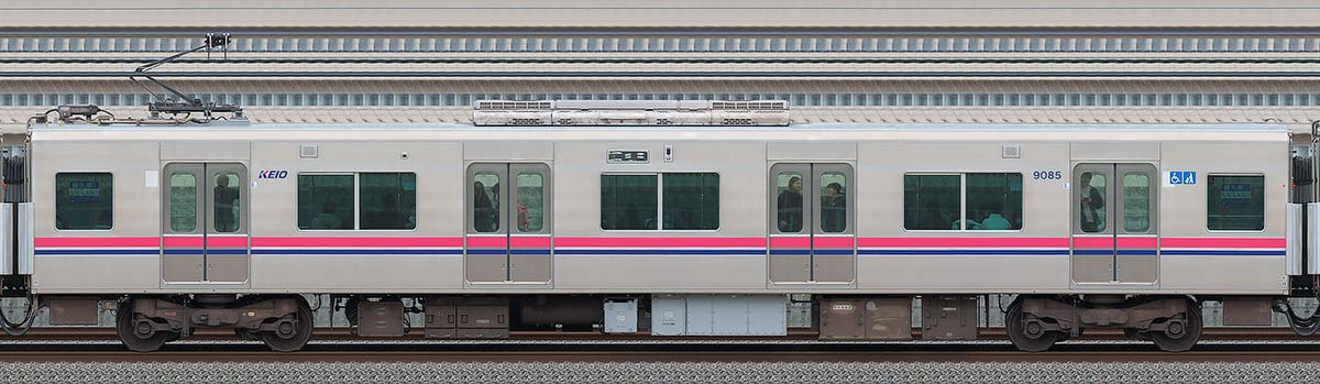 京王9000系デハ9085（リニューアル車）海側の側面写真