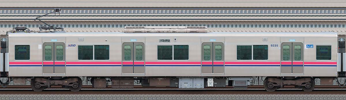 京王9000系デハ9235（リニューアル車）海側の側面写真
