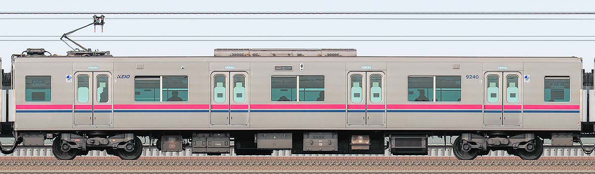京王9000系デハ9240海側の側面写真