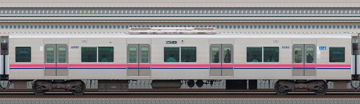 京王9000系サハ9585（リニューアル車）海側の側面写真