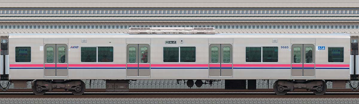 京王9000系サハ9685（リニューアル車）海側の側面写真