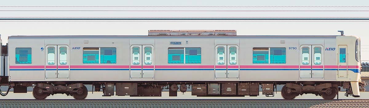 京王9000系クハ9790山側の側面写真