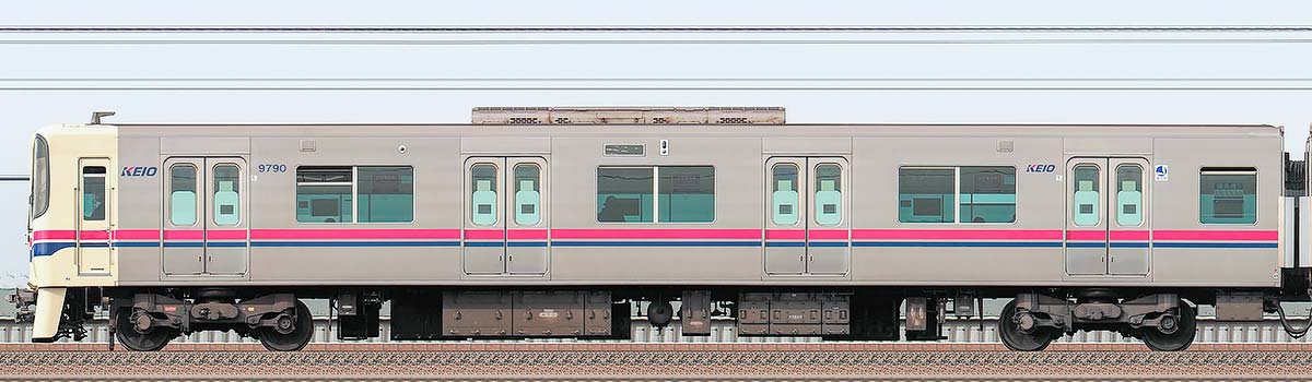 京王9000系クハ9790海側の側面写真