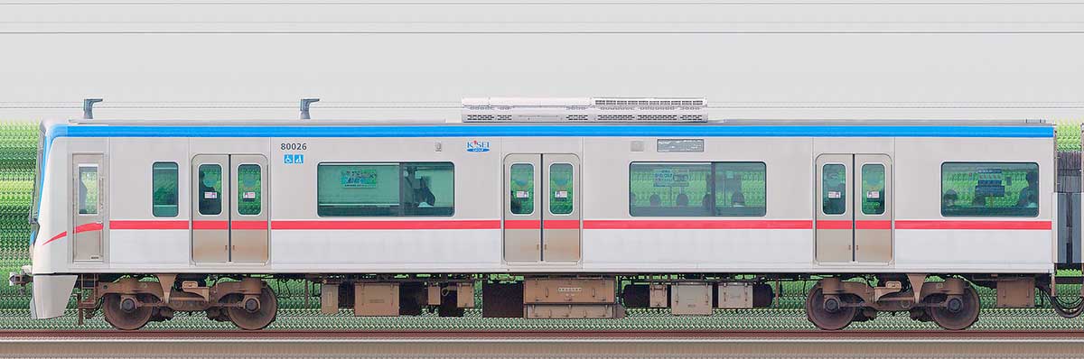京成80000形モハ80026海側の側面写真