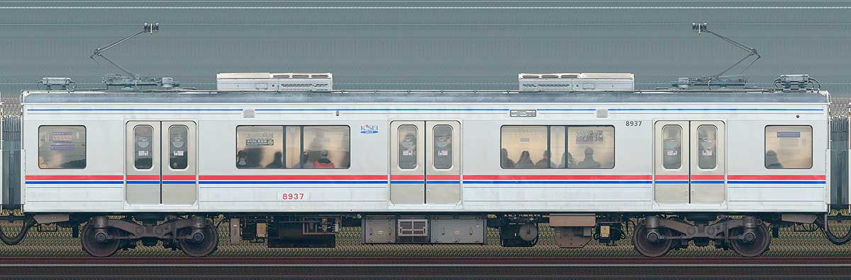 京成8900形モハ8937海側の側面写真