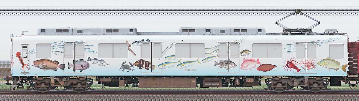 近鉄2410系モ2423「伊勢志摩お魚図鑑」北側の側面写真