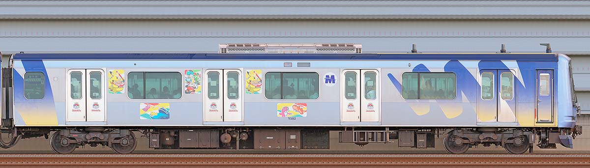 横浜高速鉄道Y500系クハY502「ポケモンワールドチャンピオンシップス2023」開催記念ラッピング山側の側面写真