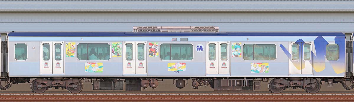 横浜高速鉄道Y500系サハY572「ポケモンワールドチャンピオンシップス2023」開催記念ラッピング山側の側面写真