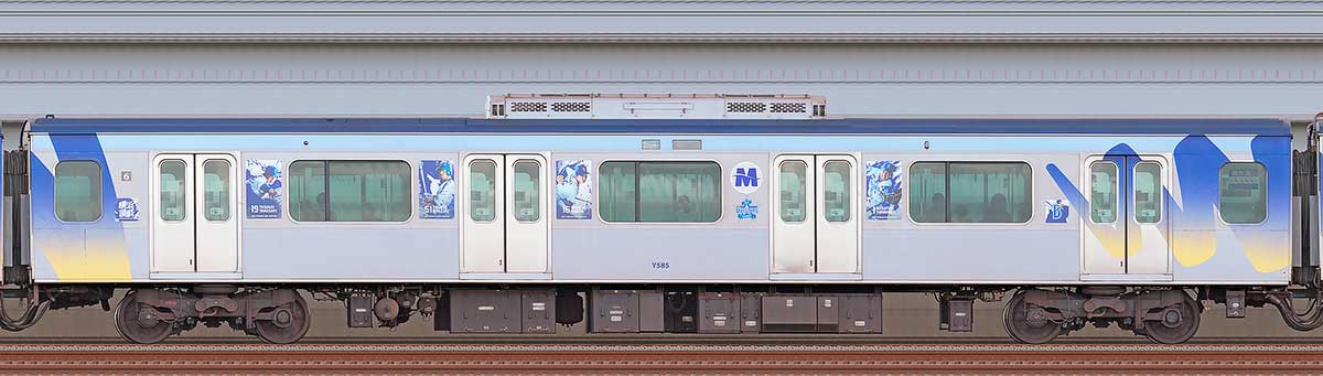 横浜高速鉄道Y500系「YOKOHAMA DeNA BAYSTARS TRAIN 2023」デハY587山側の側面写真