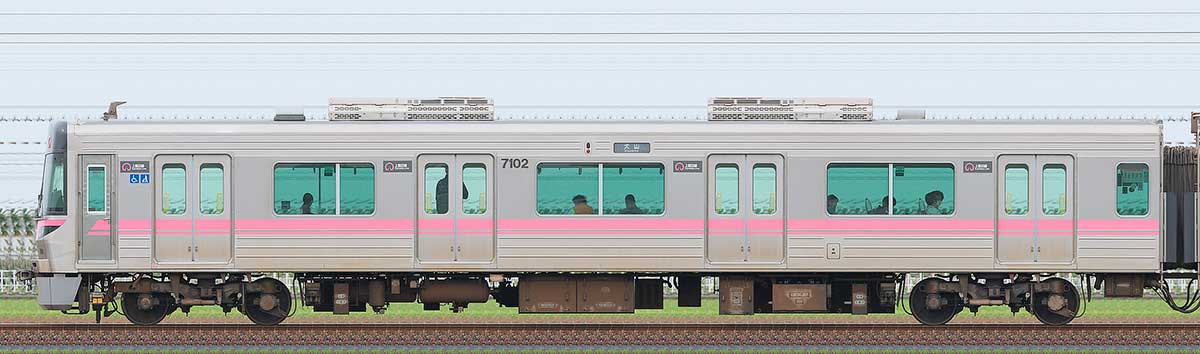 名古屋市交通局7000形7102山側の側面写真