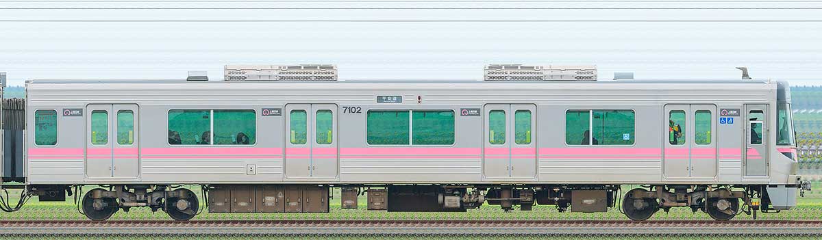 名古屋市交通局7000形7102海側の側面写真
