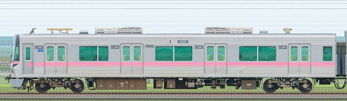 名古屋市交通局7000形7602海側の側面写真