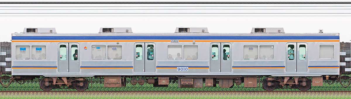 南海9000系モハ9010山側の側面写真