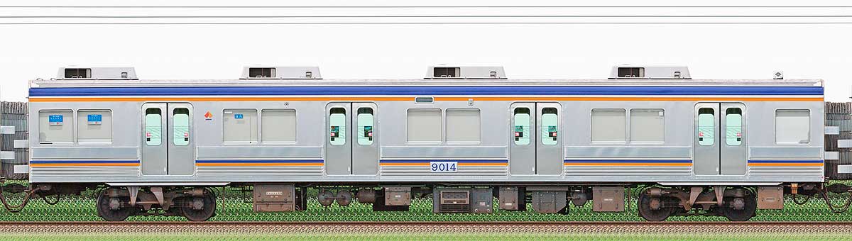 南海9000系モハ9014山側の側面写真