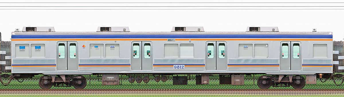 南海9000系サハ9812山側の側面写真