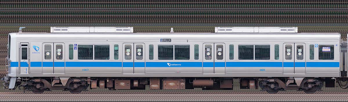 小田急1000形クハ1067（リニューアル車）山側の側面写真
